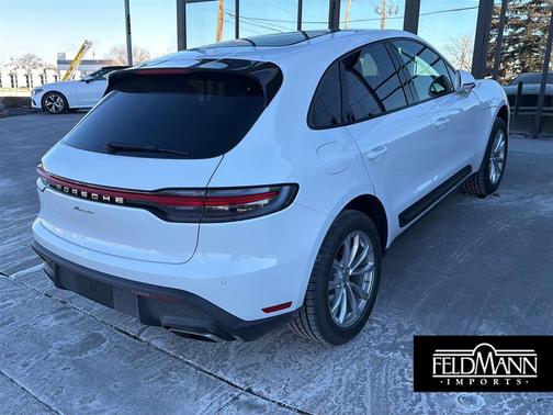 2022 Porsche Macan AWD