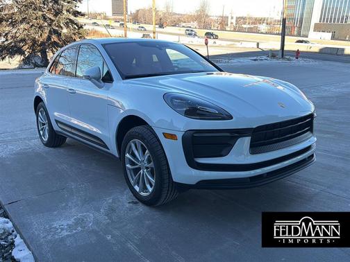 2022 Porsche Macan AWD