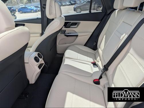 Obsidian Black Metallic 2026 Mercedes-Benz GLC 300 4MATIC