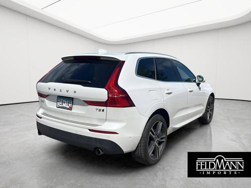 Crystal White Metallic 2018 Volvo XC60 T5 Momentum