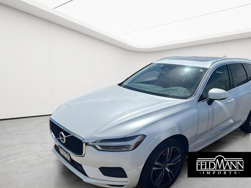 Crystal White Metallic 2018 Volvo XC60 T5 Momentum