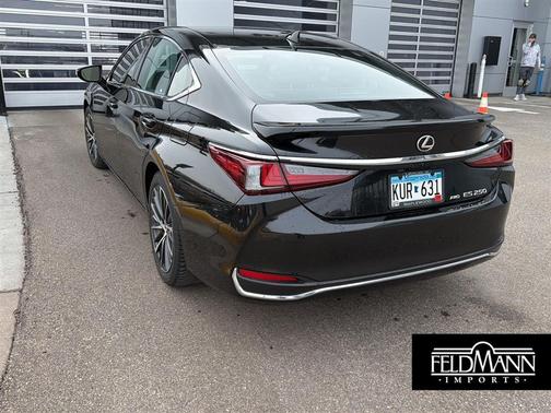 2023 Lexus ES 250 Base