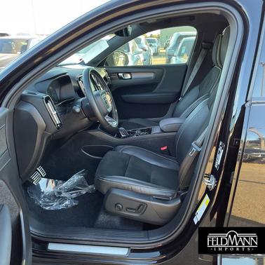 2021 Volvo XC40 T5 R-Design