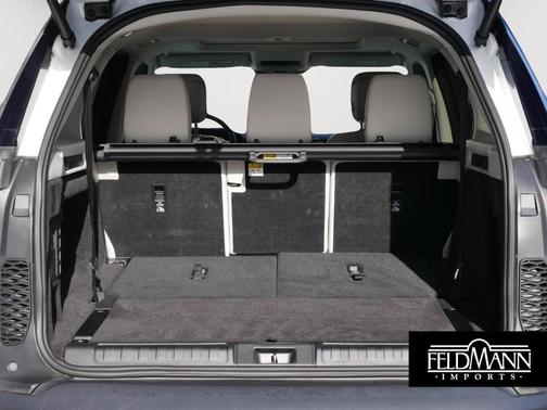 Fuji White 2025 Land Rover Discovery P300 S