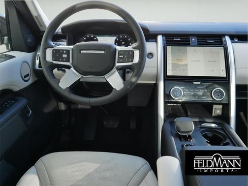 Fuji White 2025 Land Rover Discovery P300 S