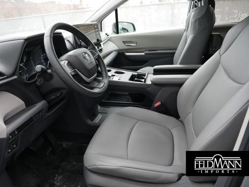 2021 Toyota Sienna XLE 7 Passenger