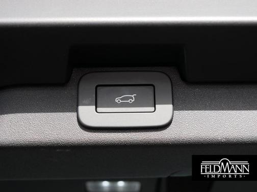 2025 Land Rover Discovery P300 S