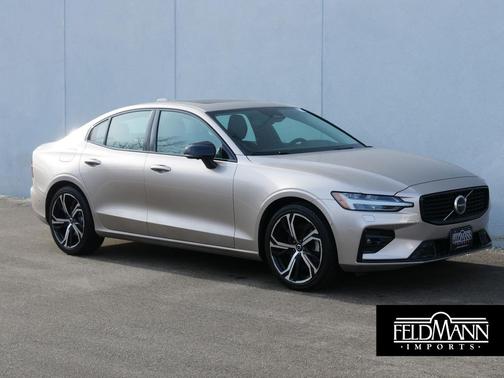 2024 Volvo S60 B5 Plus Dark Theme