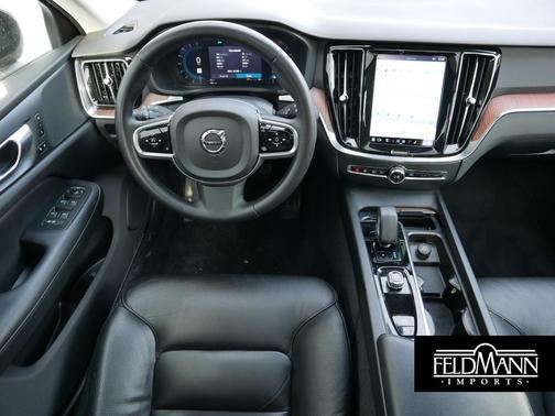 2024 Volvo S60 B5 Plus Dark Theme