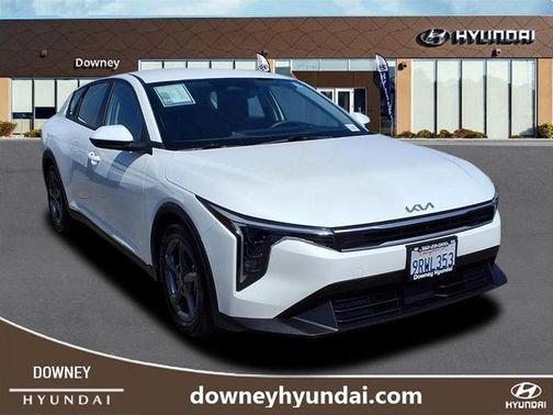 Snow White Pearl 2025 Kia K4 LXS