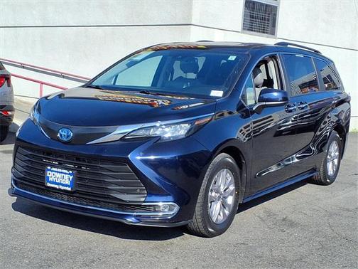 2024 Toyota Sienna XLE