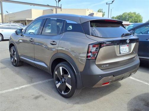 2025 Nissan Kicks SR