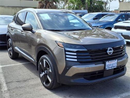 2025 Nissan Kicks SR