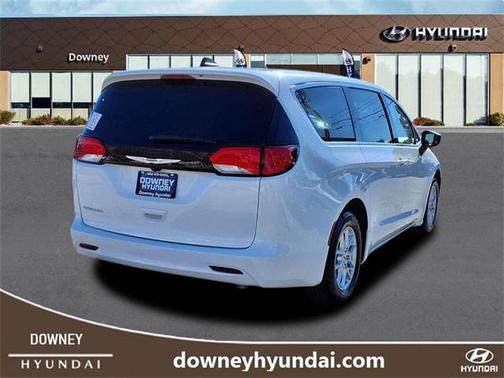 2023 Chrysler Voyager LX