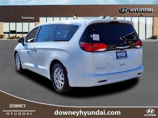 2023 Chrysler Voyager LX