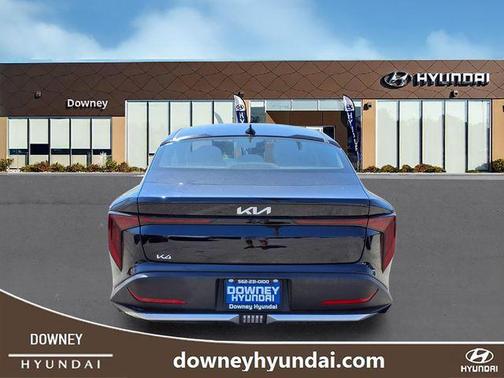 Aurora Black Pearl 2025 Kia K4 LXS