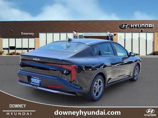 Aurora Black Pearl 2025 Kia K4 LXS