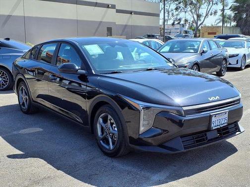 Aurora Black Pearl 2025 Kia K4 LXS