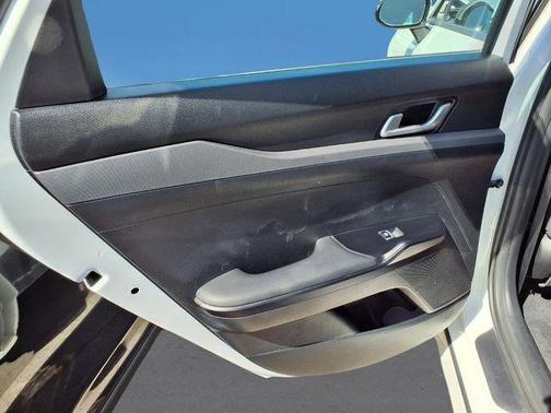 Snow White Pearl 2025 Kia K5 LXS