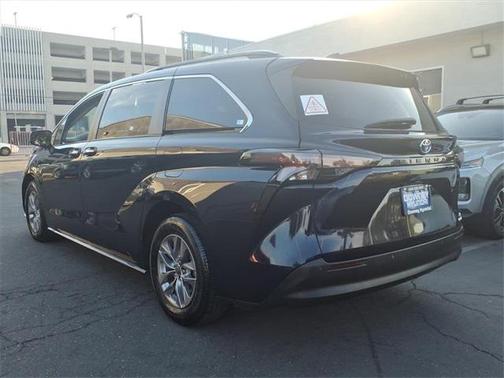 2023 Toyota Sienna XLE 8 Passenger