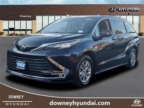2023 Toyota Sienna XLE 8 Passenger