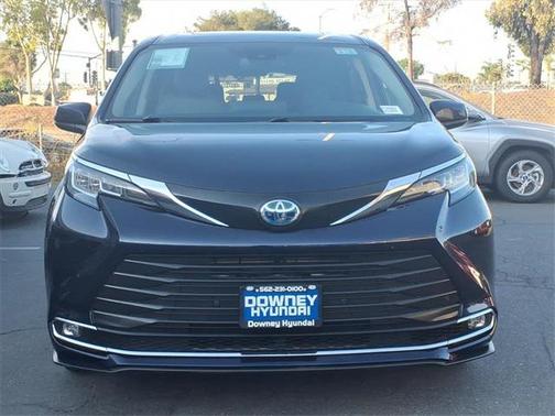 2023 Toyota Sienna XLE 8 Passenger