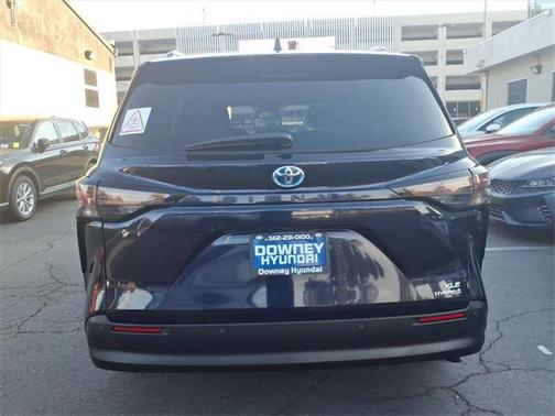 2023 Toyota Sienna XLE 8 Passenger
