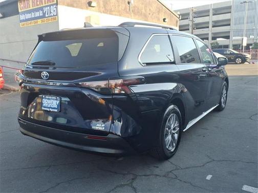 2023 Toyota Sienna XLE 8 Passenger