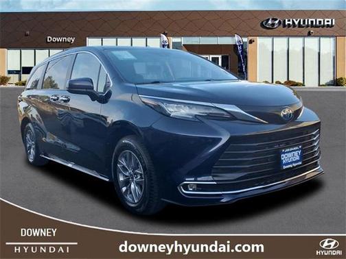 2023 Toyota Sienna XLE 8 Passenger