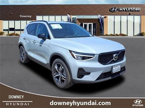 2024 Volvo XC40 B5 Core Bright Theme