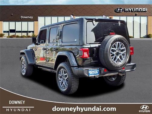 2025 Jeep Wrangler 4-Door Sahara 4x4