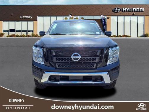 2023 Nissan Titan SV