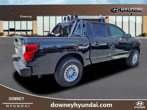 2023 Nissan Titan SV
