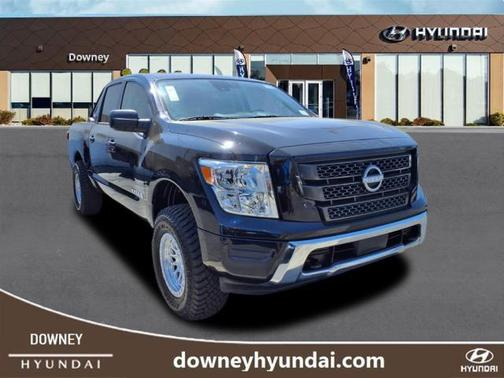2023 Nissan Titan SV