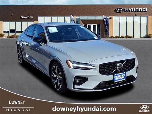 2024 Volvo S60 B5 Core Dark Theme