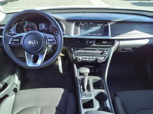 Photo 4 of 20 of 2020 Kia Optima LX