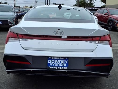 2025 Hyundai ELANTRA SEL