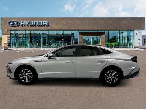 Aero Silver 2026 Hyundai SONATA Hybrid Base