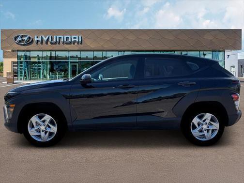 Abyss Black Pearl 2026 Hyundai KONA SE