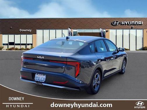 Aurora Black Pearl 2025 Kia K4 LXS