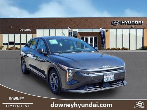 Aurora Black Pearl 2025 Kia K4 LXS