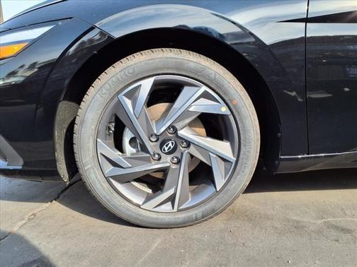 2025 Hyundai ELANTRA SEL