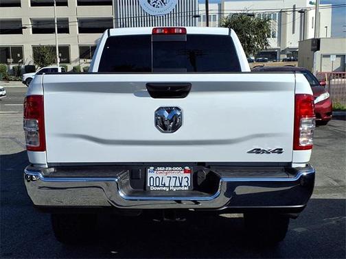 2022 RAM 2500 Tradesman Crew Cab 4x4 6'4' Box