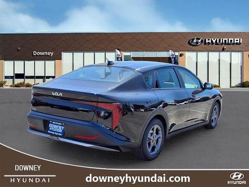 Aurora Black Pearl 2025 Kia K4 LXS