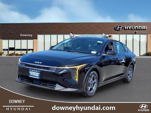 Aurora Black Pearl 2025 Kia K4 LXS