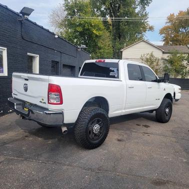 Bright White Clearcoat 2022 RAM 2500 Big Horn Crew Cab 4x4 6'4' Box