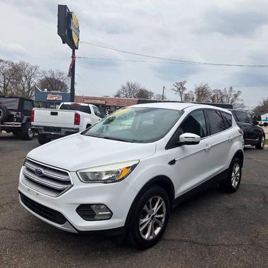 Oxford White 2017 Ford Escape SE