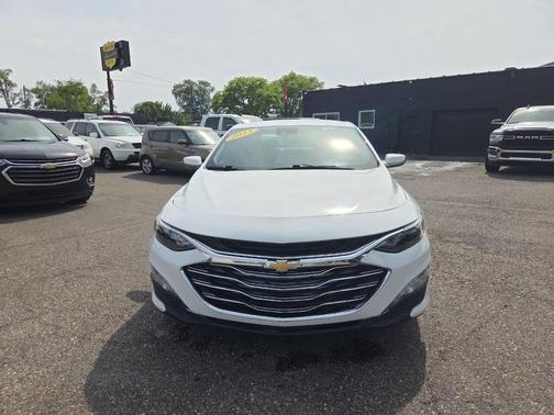 Summit White 2023 Chevrolet Malibu FWD 1LT
