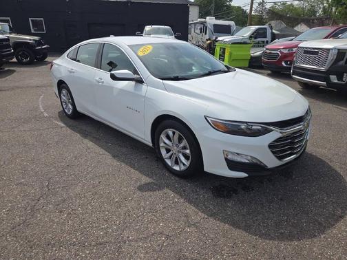 Summit White 2023 Chevrolet Malibu FWD 1LT
