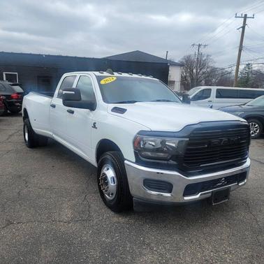 2024 RAM 3500 Tradesman Crew Cab 4x2 8' Box